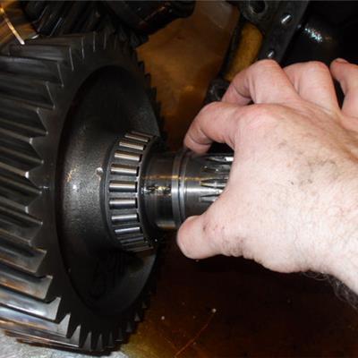 Revisie van Clark transmissies - Transmission Services